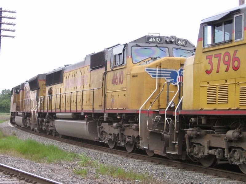 [IMG_6304-Union-Pacific-SD70M-4610-at.jpg]