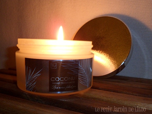 [003-sainsburys-tu-highly-fragranced-coconut-candle-review-spa-wax-filled-jar%255B8%255D.jpg]