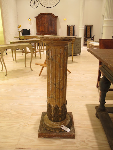 I have always been obsessed with columns and this is a gorgeous one.