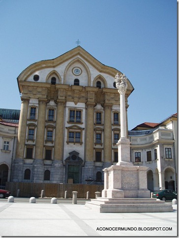 218-Liubliana-Plaza del Congreso-Iglesia Ursulina de la Stª Trinidad-P4280229