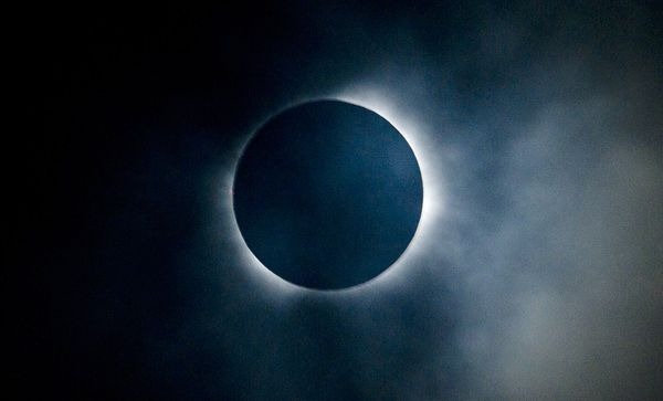 [SOLAR%2520ECLIPSE%2520003%255B5%255D.jpg]