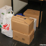 Inzameling voedsel voor Paaspakketten Voedselbank bij RK kerk - Foto's René Harms Inzameling voedsel voor Paaspakketten Voedselbank bij RK kerk - Foto's René Harms