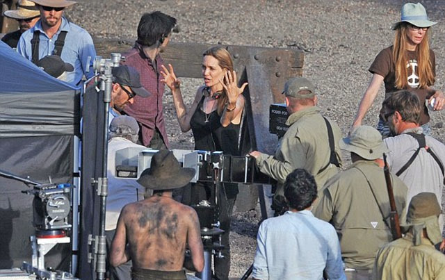 Képek Ausztráliából Angelina Jolie új háborús filmjének forgatásáról 01