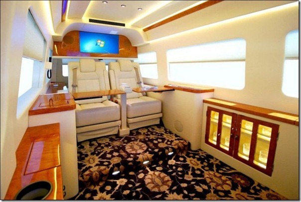 Por dentro de uma Van da Mercedes Benz (10)