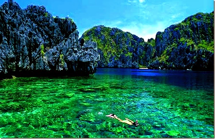 The beautiful and crystal water of El Nido beach Palawan