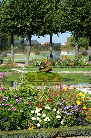 [Gardens43.jpg]
