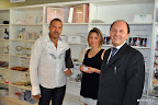 Uno de los periodistas junto a Lucila Girard y Flavio Torres. Foto: Jorge Amado Group. Prod: Mirabaires.