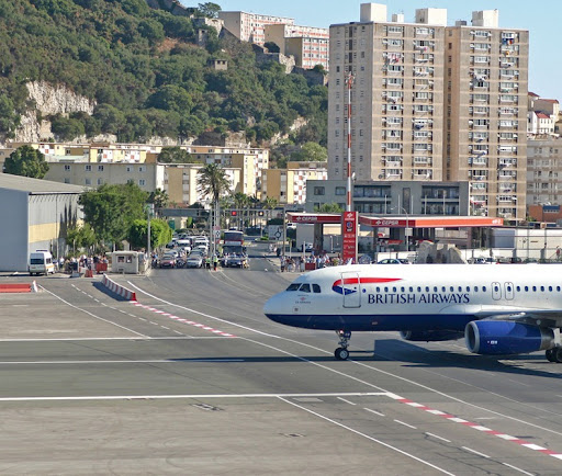 Madeira+airport+runway+bridge