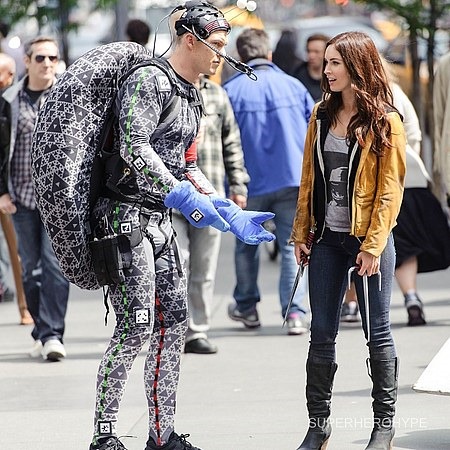 April O'Neil és Raphael a Nindzsa teknőcök forgatásán 01