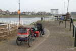 Wachten op het pontje bij Vianen
