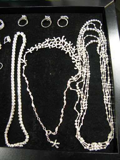 Beautiful diamonds from De Beers and the DIC (Diamond Information Center). Beautiful diamonds from De Beers and the DIC (Diamond Information Center).