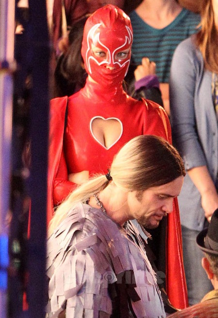 Olivia Wilde & Jim Carrey on the "Burt Wonderstone" Set