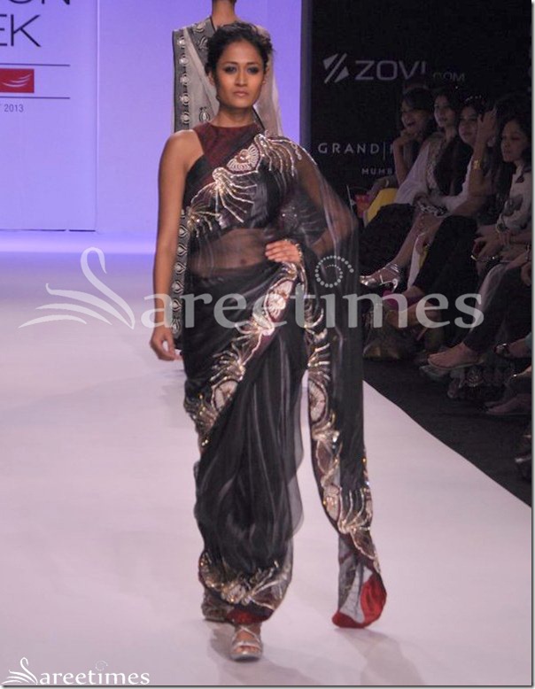 Farah_Firdos_Black_Saree