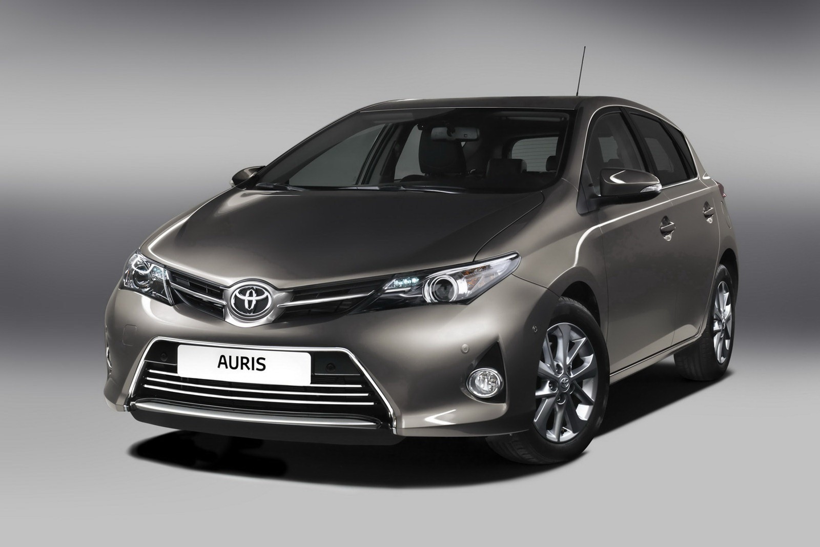 New-Toyota-Auris-2%255B2%255D.jpg