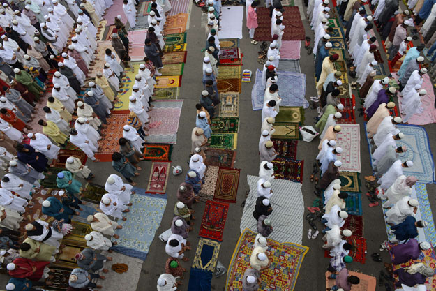 مظاهر عيد الفطر المبارك لعام 2013  فى العالم 