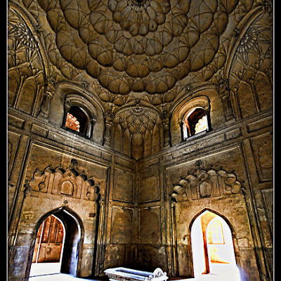 Inside Safdarjung's Tomb, New Delhi , Source: http://www.flickr.com/photos/98097439@N00/5056275487 5056275487.jpg