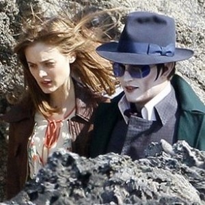 [Johnny-Depp-in-Dark-Shadows1%255B4%255D.jpg]