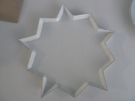 I thought the shape of this Astier de Villate plate was remarkable.
