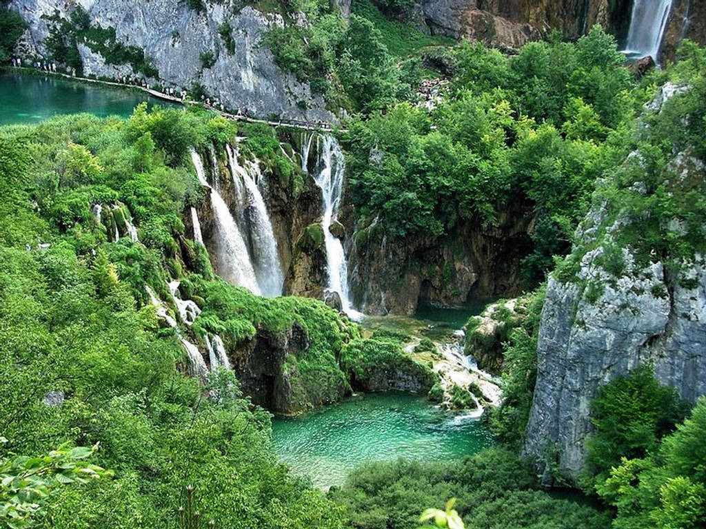 [amazing-waterfalls-of-plitvice-lakes-in-croatia-1%255B3%255D.jpg]