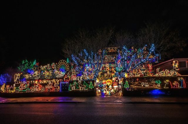 [best-christmas-lights-houses-40%255B2%255D.jpg]