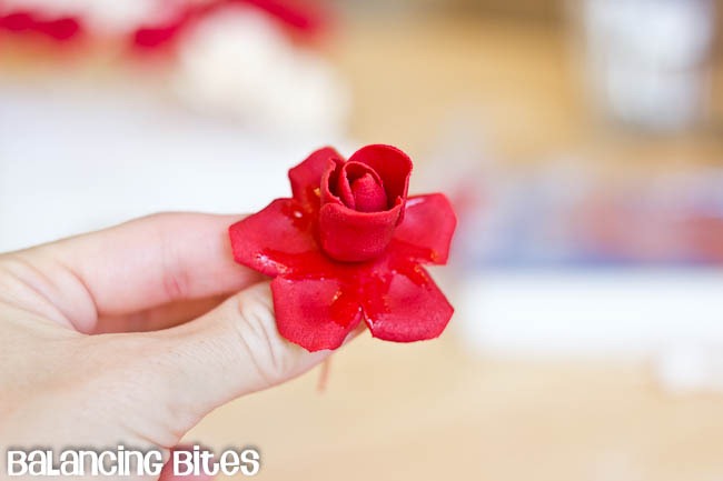 [How%2520to%2520make%2520small%2520gumpaste%2520roses%2520%25284%2529%255B8%255D.jpg]