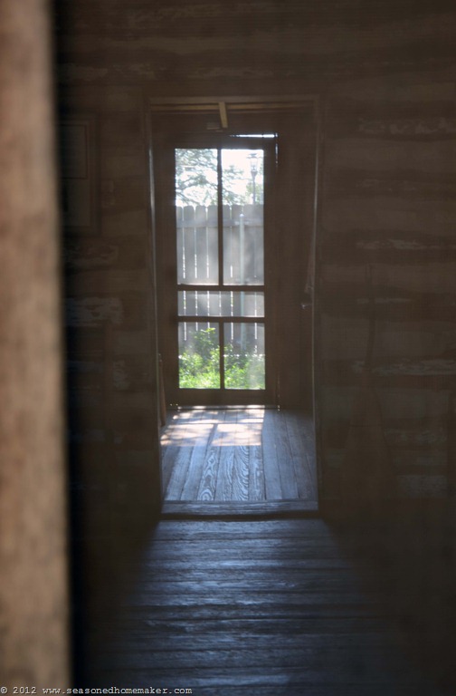 [Fredericksburg-Log-Cabin-25.jpg]