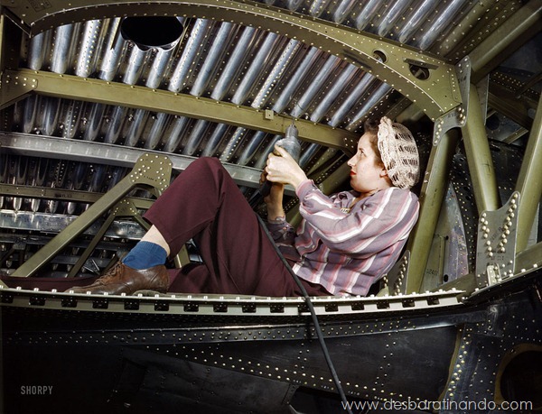 world-war-ii-women-at-work-in-color-mulheres-trabalhando-segunda-guerra-mundial-ww2 (14) world-war-ii-women-at-work-in-color-mulheres-trabalhando-segunda-guerra-mundial-ww2 (14)