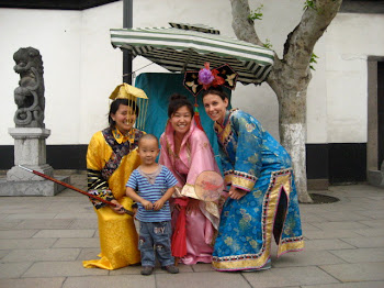 Students Outside Suzhou Museum (Photo by Heather Diaz)