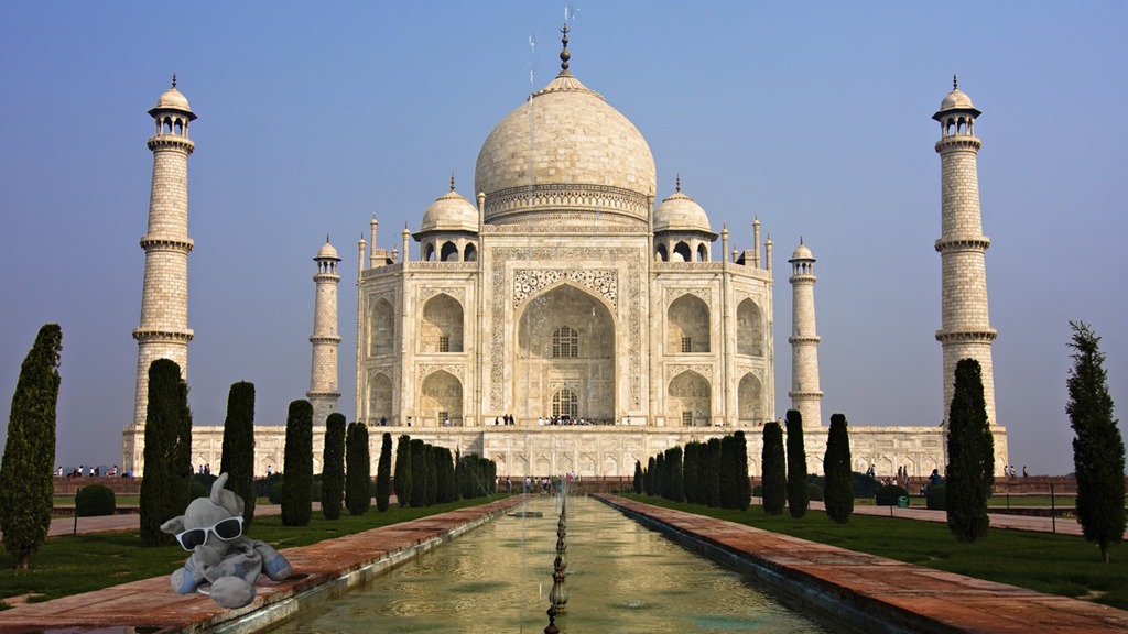 [Charles%2520at%2520the%2520Taj%2520Mahal%255B3%255D.jpg]