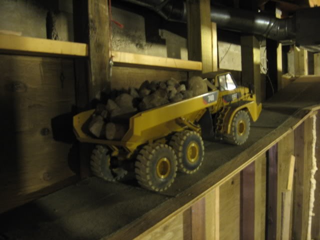 [Joe-Basement-19.jpg]
