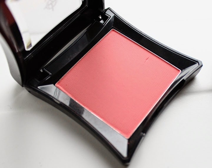 illamasqua blusher in hussy swatch review