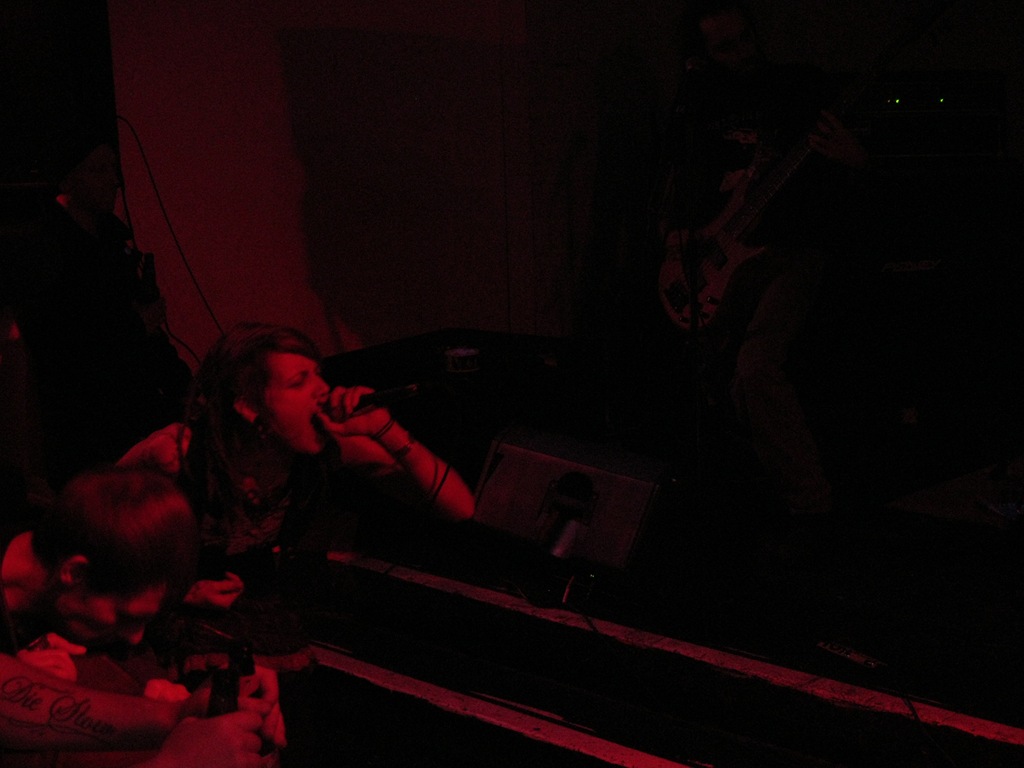 [Punk%2520%2526%2520Metal%2520Regent%2520Dec%252027-28%252C%25202010%2520014%255B3%255D.jpg]