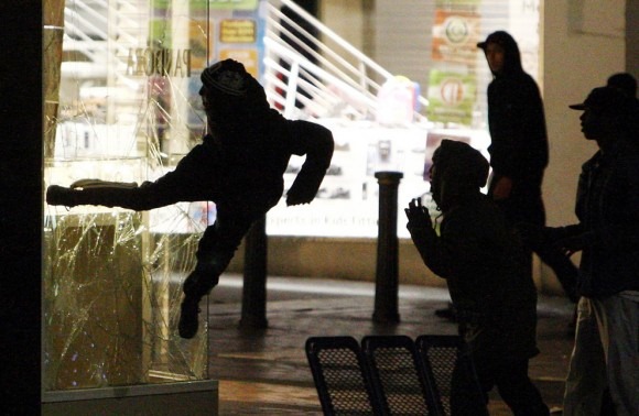 [london-riots-uk-2011-gessato-gselect-gblog-1-580x378%255B8%255D.jpg]