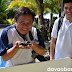 GenSan Media Affairs Officer (and fellow blogger) Avel Manansala scoops up a few pawikans from their mini-swimming pool