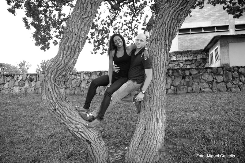 Fotos de Helô e João. Foto numero 001 do fotografo de casamento Miguel Castello, de Brasilia, DF, que faz fotos de casamento (fotografia de casamento), fotos de 15 anos (fotografia de 15 anos), fotos de modelos (ensaios para books fotograficos), fotos de gravidas (fotografia de gestantes), fotos de debutantes, fotojornalismo de casamento, fotojornalismo social e fotografia de moda em estudio. fotos casamento distrito federal brasilia de 15 anos df brasília books modelos ensaio fotografico gravidas gravida festa festas book moda vestidos penteados p noivas stúdio para fotografo evento fotógrafo em