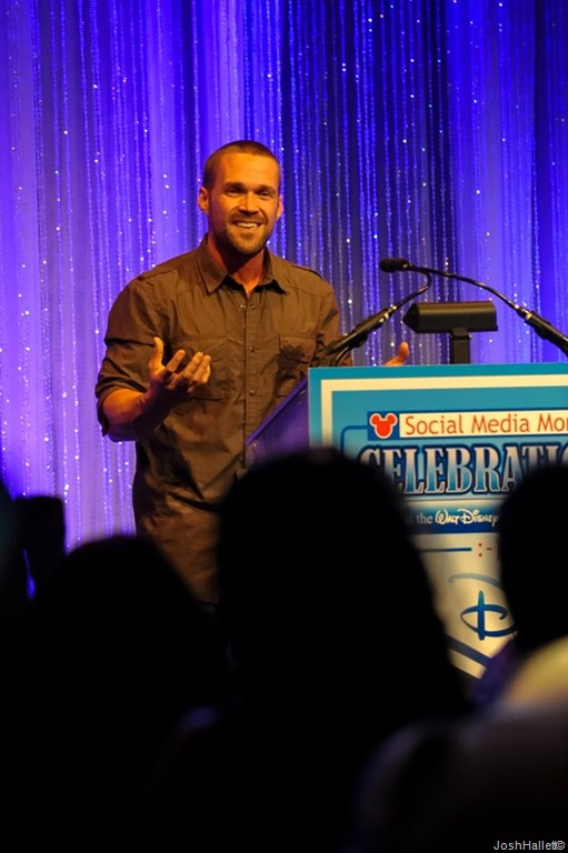 [DisneyChrisViaJosh12.jpg]