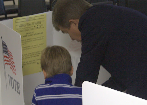 Roy Blunt fills out his ballot as young Charlie watches. (Photo by: Kenrick Nobles)