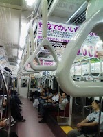 長さがバラバラのつり革 長さがバラバラのつり革