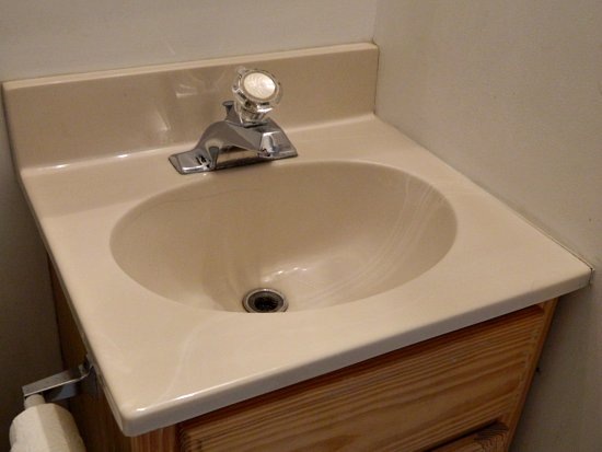 [Powder%2520Room%2520Makeover%2520Before%2520Sink%255B4%255D.jpg]