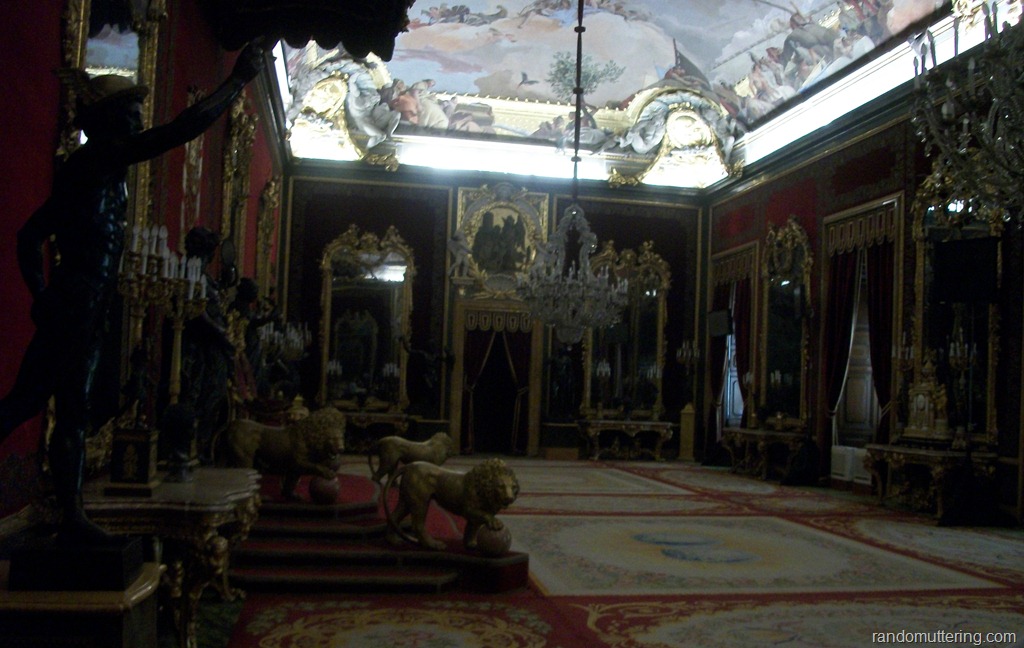 [throneroom%255B8%255D.jpg]