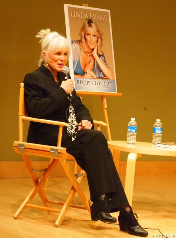 [g-linda-chat-w-signage.jpg]