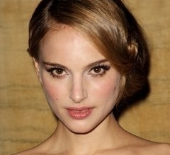 Natalie Portman bajba kerül törvényen kívüli bandavezér férje miatt