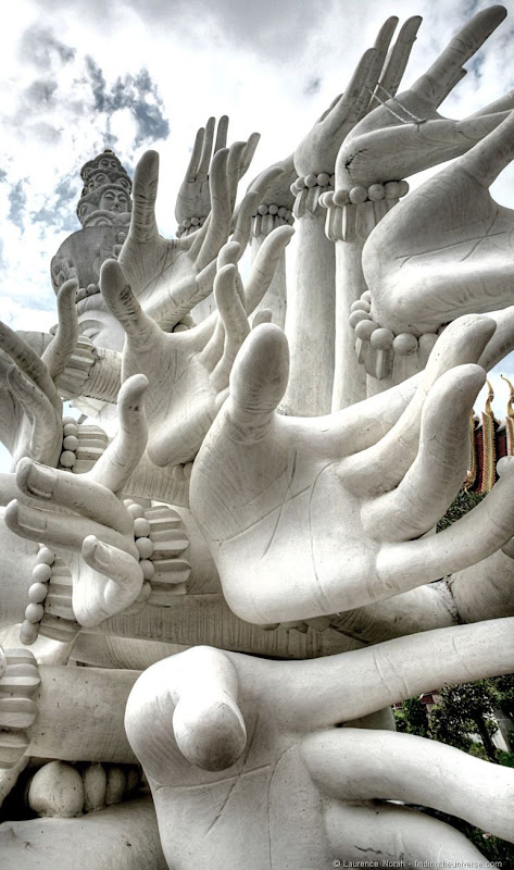 Statue with many hands-001