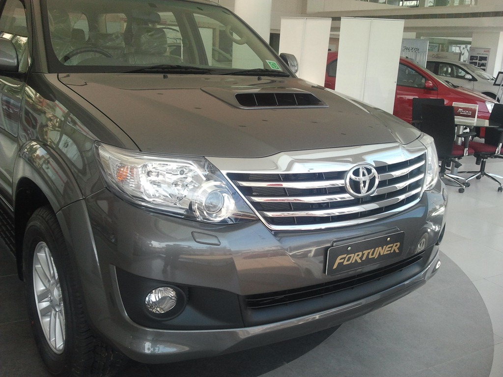 [Toyota%2520Fortuner%2520Front%2520grill%255B5%255D.jpg]