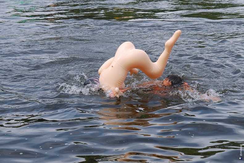 sex-doll-rafting19