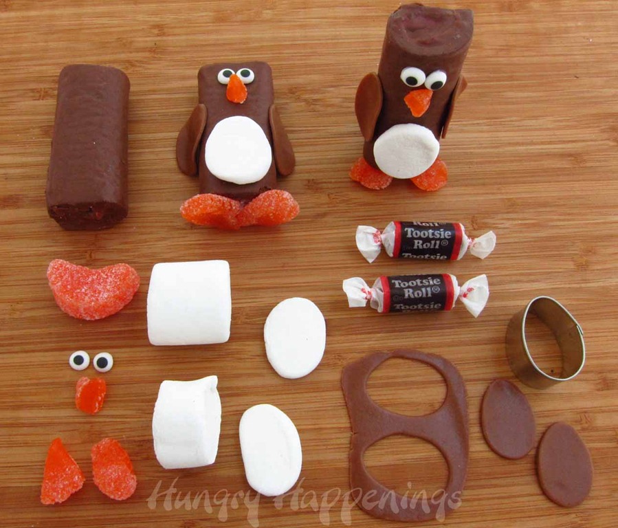 [how_to_make_a_penguin_using_a_Swiss_Roll_snack_cake%252C_Hostess_Ho_Ho_penguins%252C_edible_crafts%252C_holiday_crafts_for_kids%252C_Christmas_craft_ideas_copy%255B25%255D.jpg]