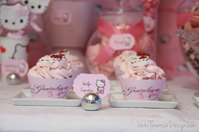 IMG_9309_rosa_kakebord_hello_kitty_dessertbord_bursdag