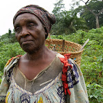 Maman Christine dans son champ.JPG