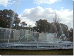 Fonte com Água Azul na Plaza Independencia em Mendoza