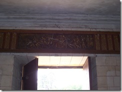 2012.08.21-015 bas-relief dans l'église